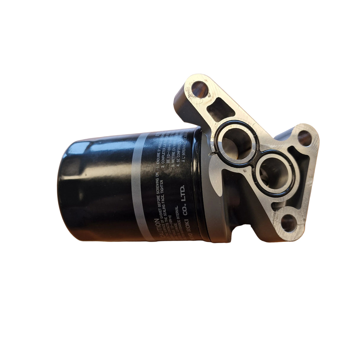 Oljefilterbrakett / Oil Filter Stand med oljefilter – Suzuki DF150AP – 16540-96J00 / 16510-96J10