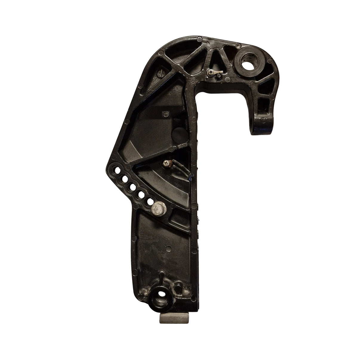 Høyre festebrakett / Clamp Bracket Starboard – 41111-89J13-0EP – Suzuki DF50TLK6 05001F-683739