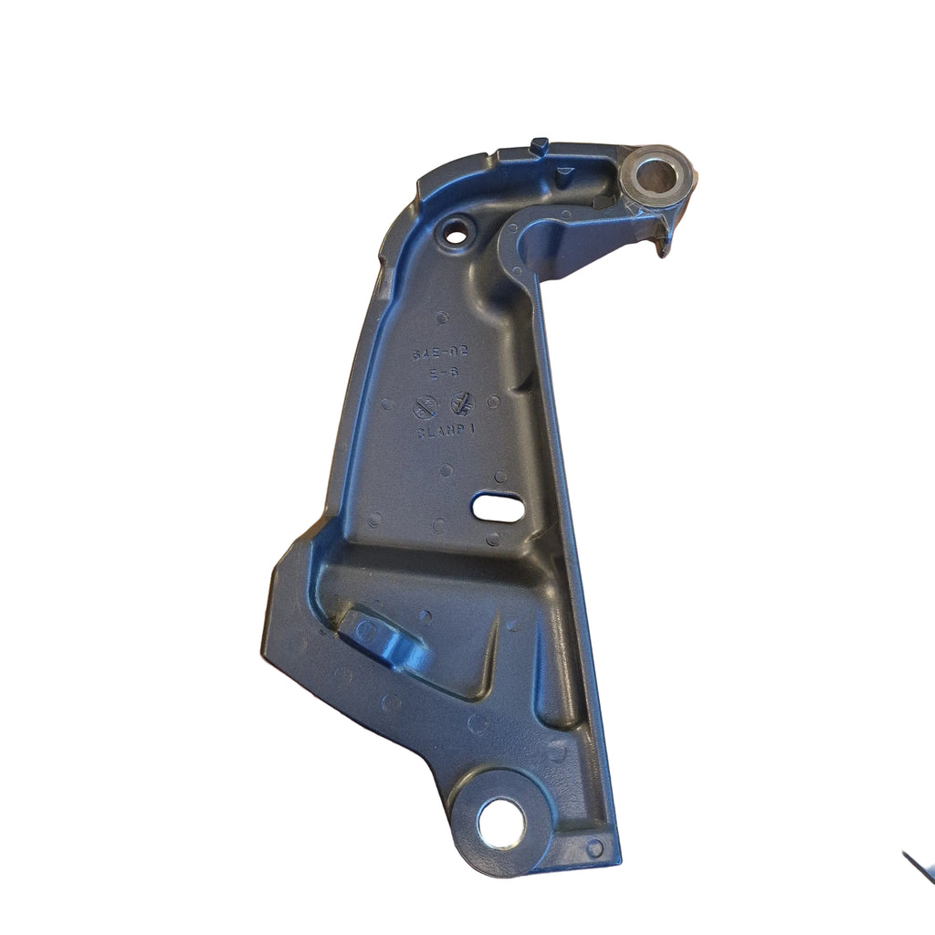 Venstre Clamp Bracket / venstre festebrakett – Yamaha – 64E-43111-02-8D – Yamaha F150ETX / F150A 63P 1125818 2012