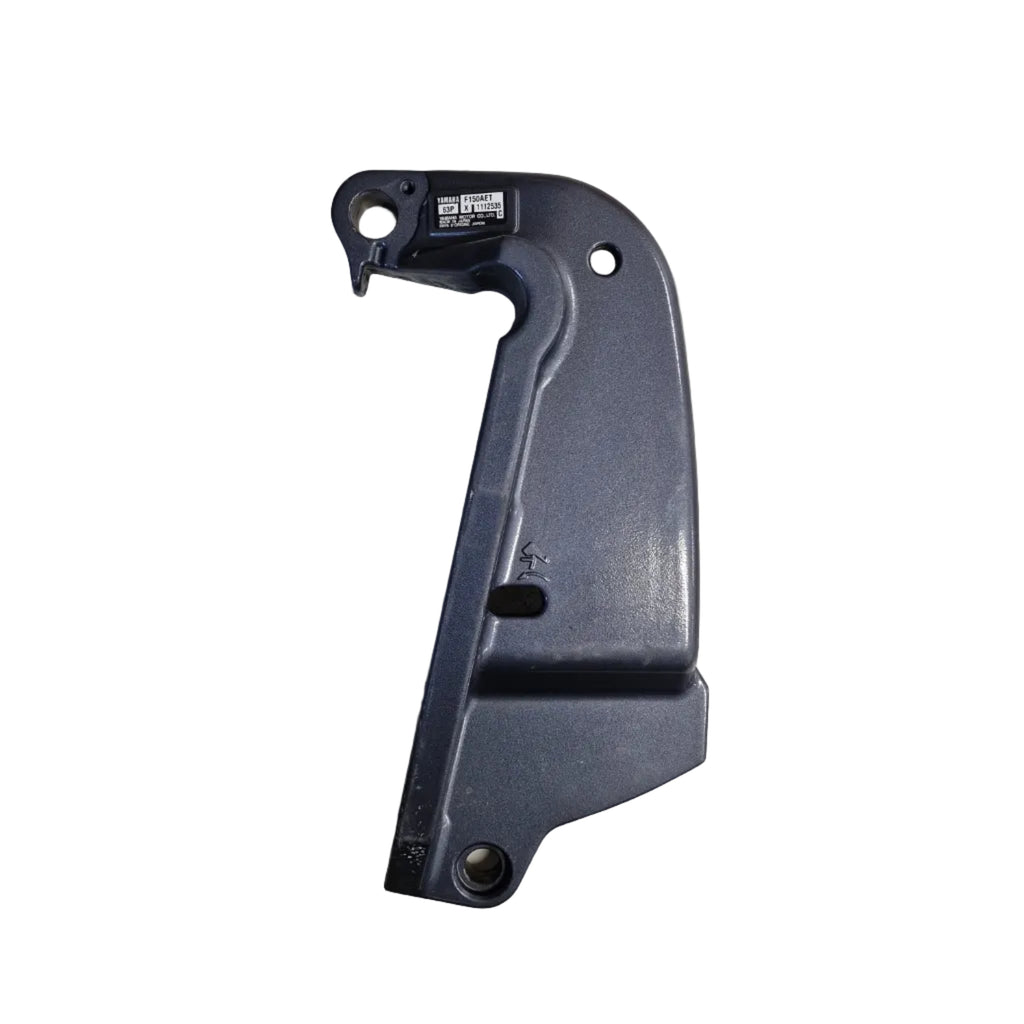 Klemmebrakett babord / Port Clamp Bracket – 64E-43111-02-8D – Yamaha F150AETX 63P 2012 1112535