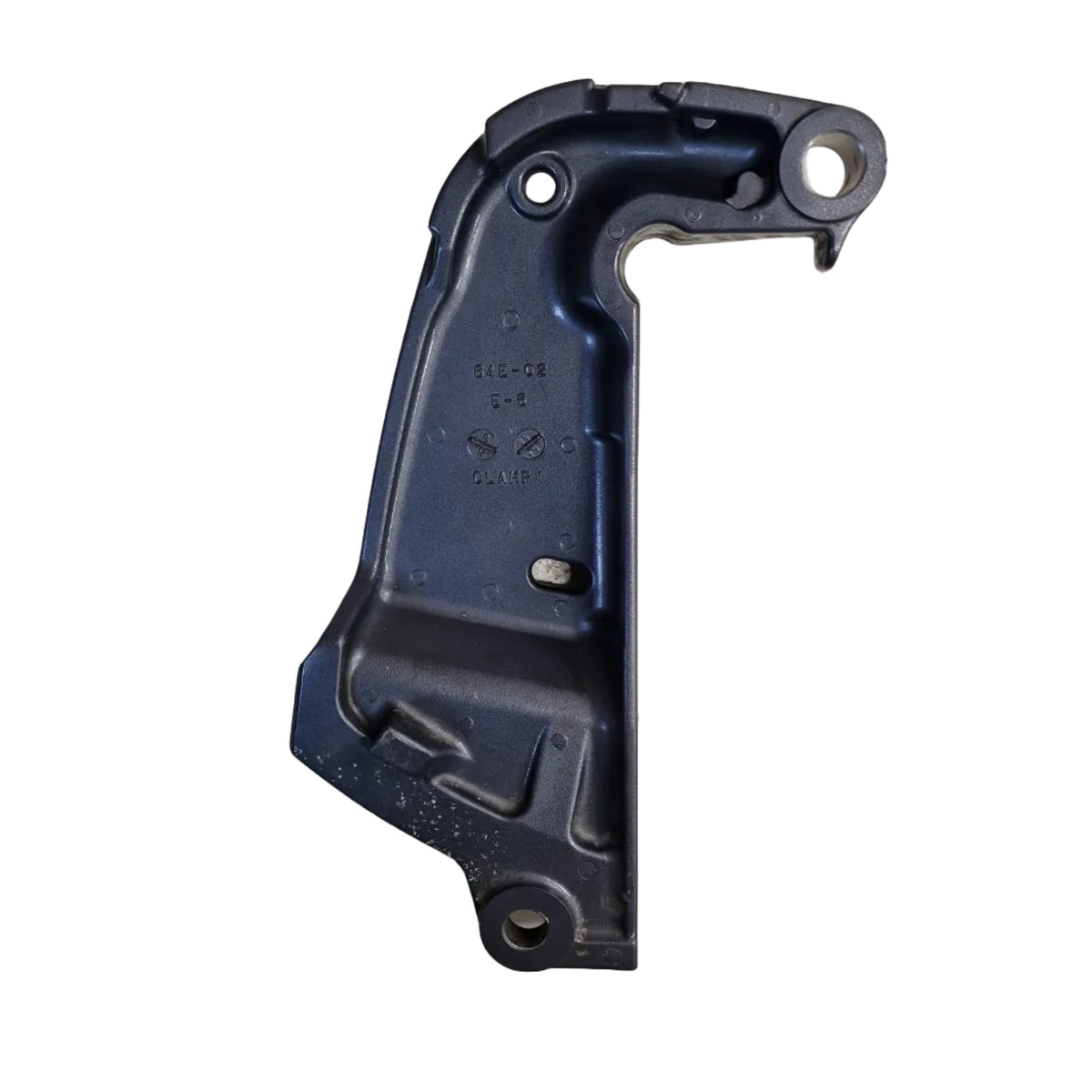 Klemmebrakett babord / Port Clamp Bracket – 64E-43111-02-8D – Yamaha F150AETX 63P 2012 1112535
