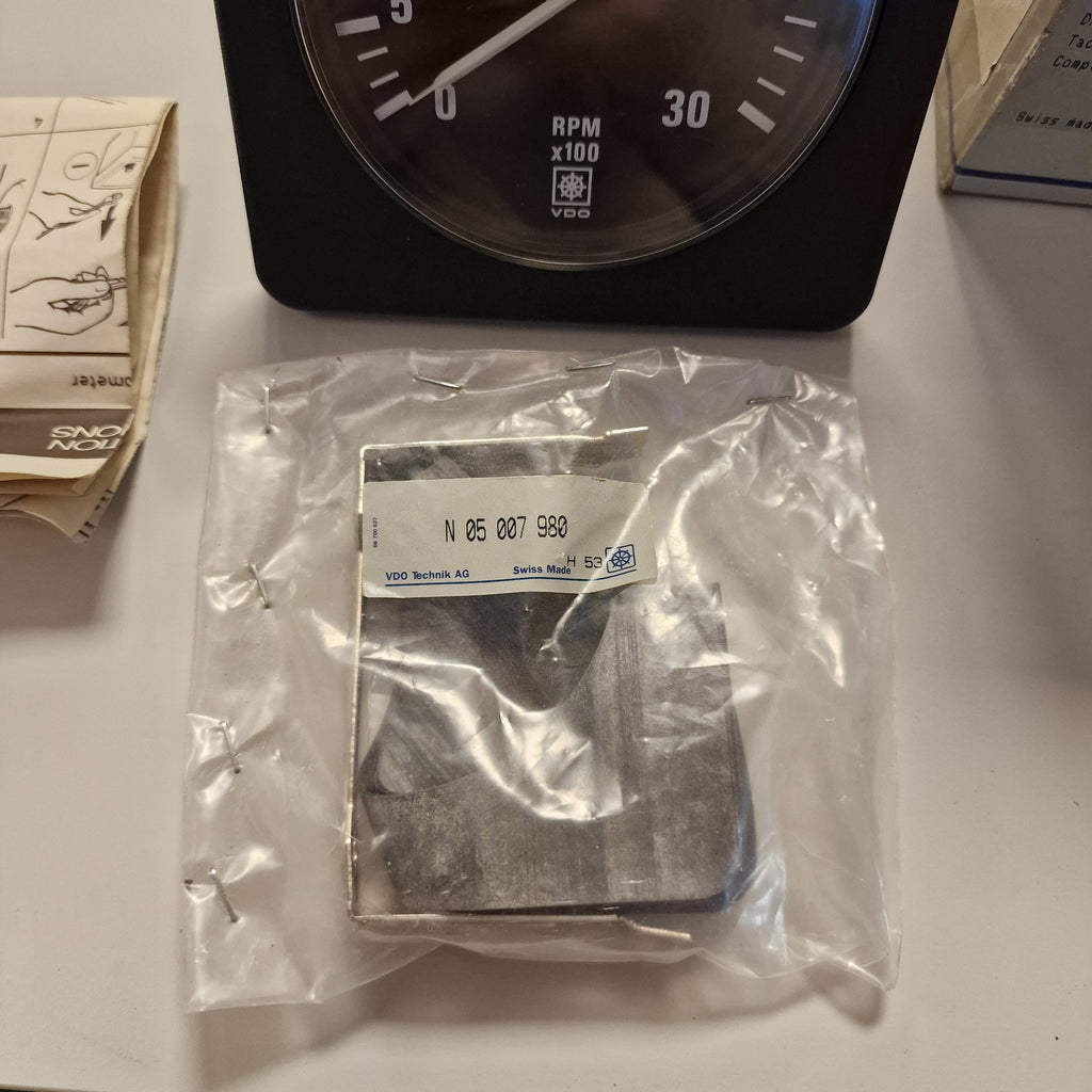 VDO turteller / Tachometer – N02-040-306 – 0–3000 RPM 12–24 V