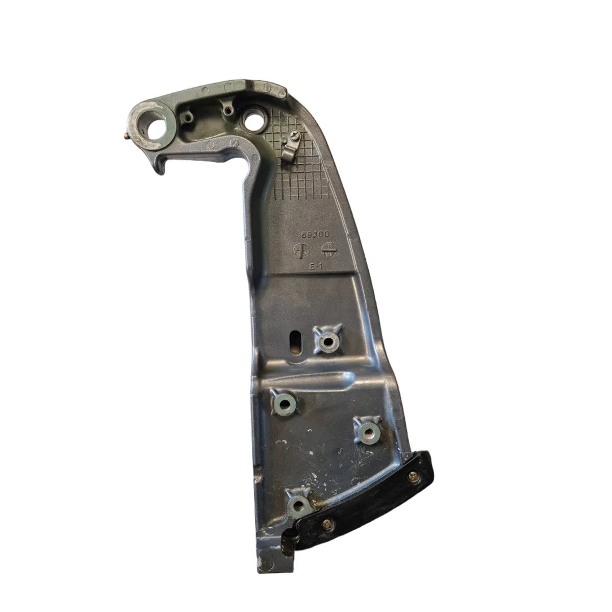 Klembrakett / Clamp Bracket 2 – 69J-43112-00-8D – Yamaha F225AETX 2003