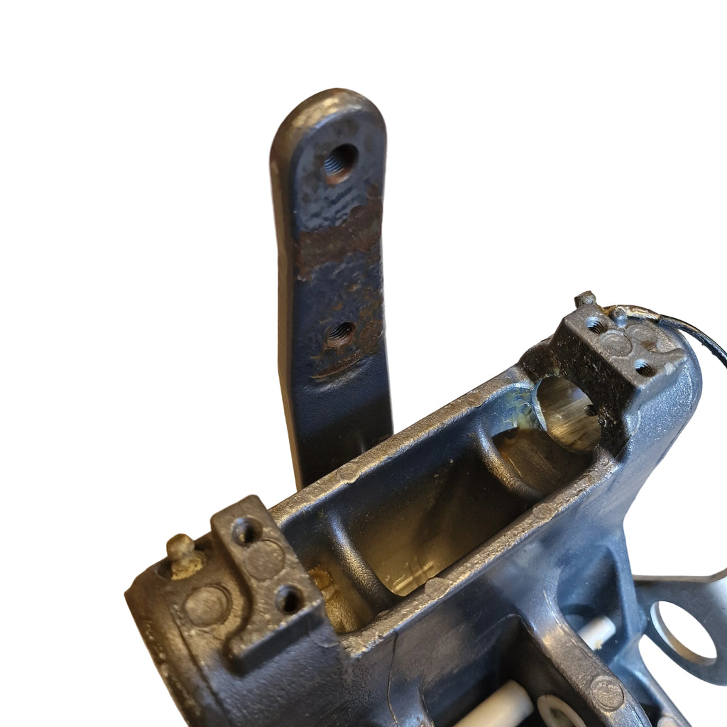 Dreiebrakett / Swivel Bracket med styrebrakett – Yamaha F300BETX – 61A-43311-22-8D – 1003773