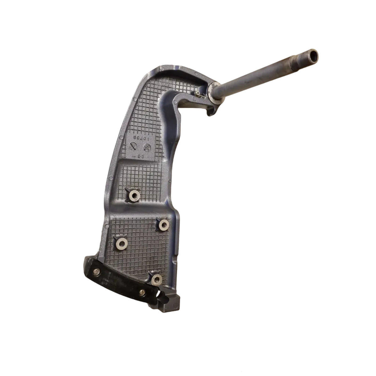 Venstre klemmebrakett med aksling / Port Clamp Bracket with Clamp Bracket Bolt – 69J-43111-10-8D / 6R3-43131-30-00 – Yamaha F300BETX 2013 – 1003773