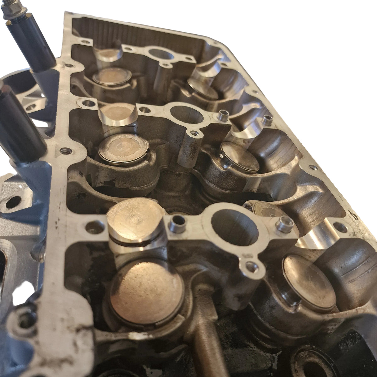 Høyre topplokk / Cylinder Head STBD – 11101-98L00 – Suzuki DF350ATX2 2018 – 35001F-812307