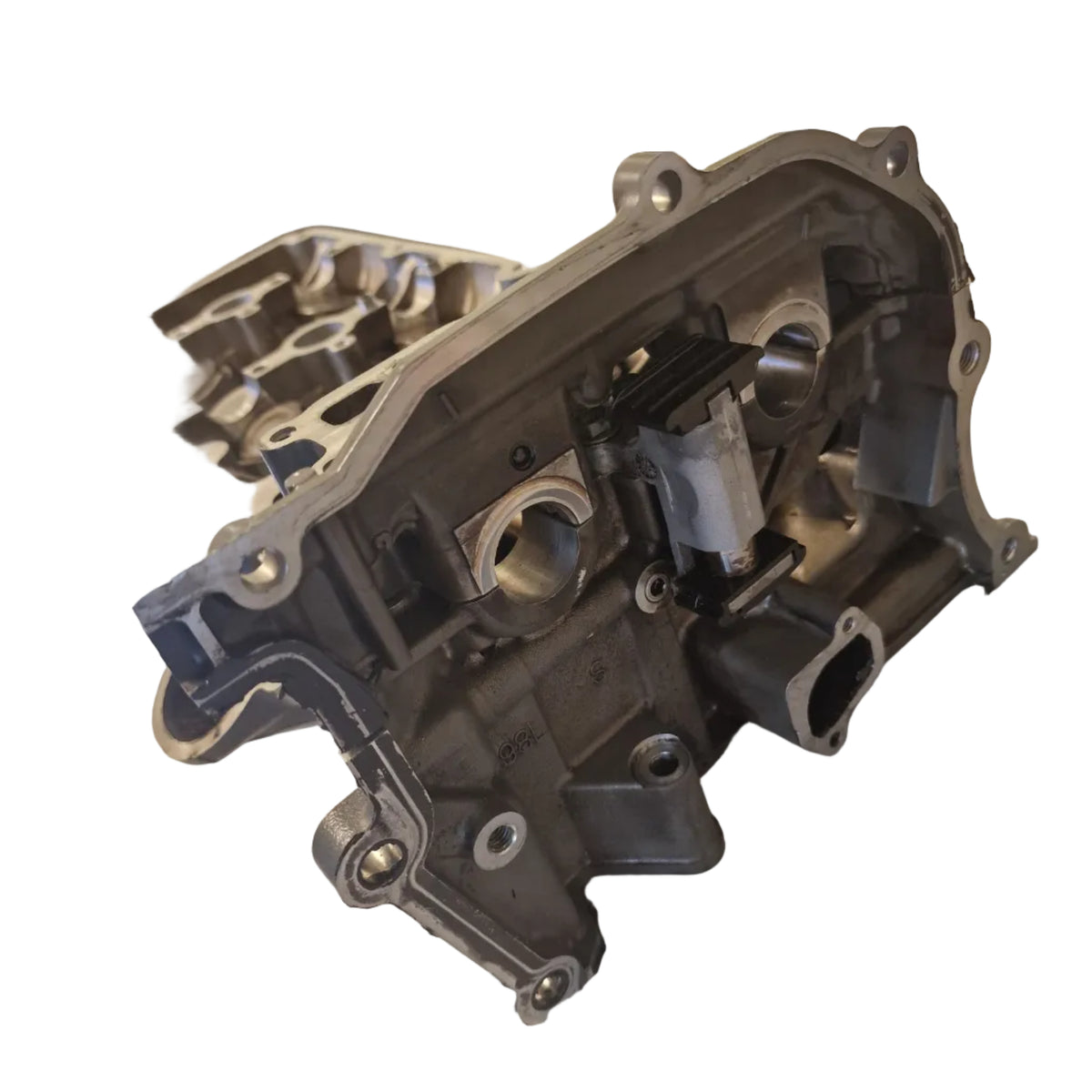 Høyre topplokk / Cylinder Head STBD – 11101-98L00 – Suzuki DF350ATX2 2018 – 35001F-812307