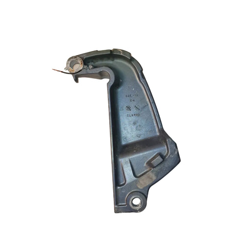 Akterspeilbrakett høyre / Starboard Clamp Bracket – 64E-43112-02-8D – Yamaha F150AETL 63P – 104067?