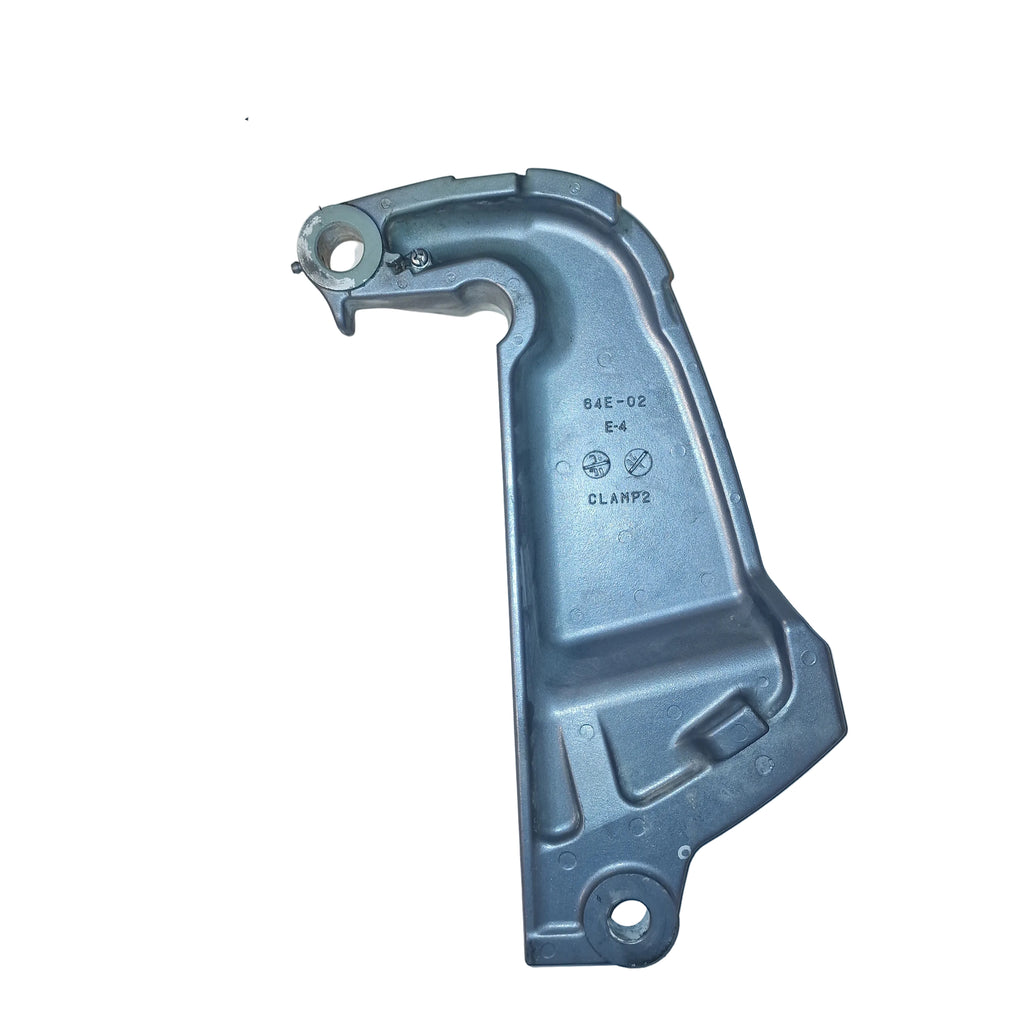 Festebrakett høyre / Starboard Clamp Bracket – 64E-43112-02-8D – Yamaha F150AETX 2006 – 1046727